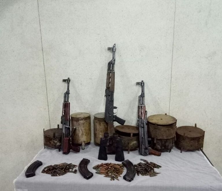 جانب من العناصر الإخوانية الإرهابية والمضبوطات