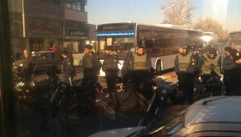 قوات الأمن في إيران تفرض طوقا أمنيا لحصار المتظاهرين