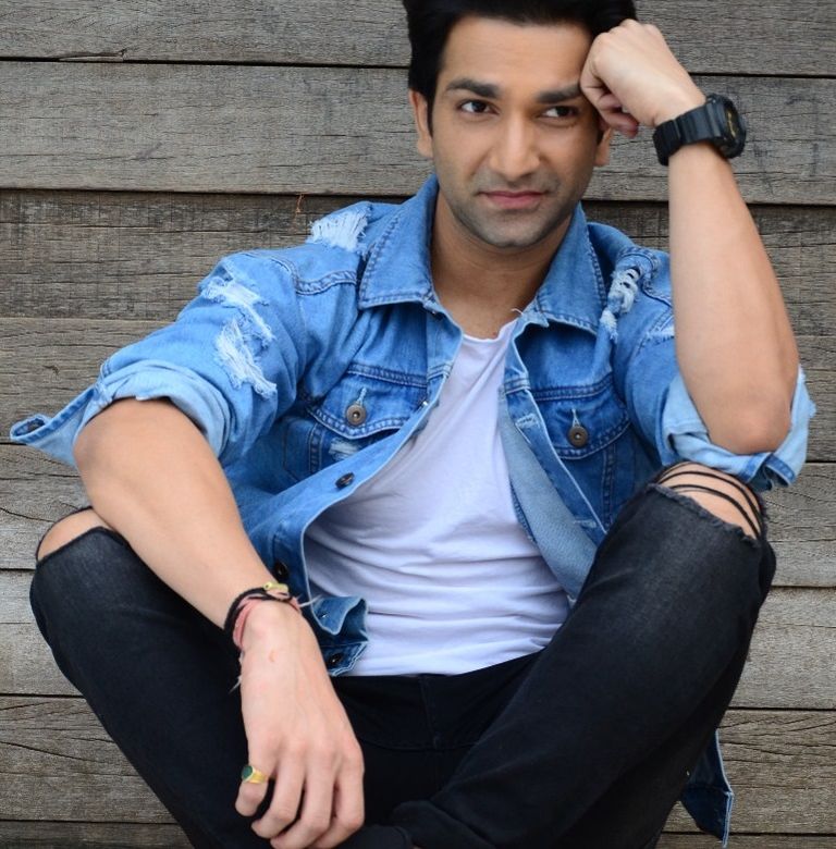 شيري باريك يوف راج مالهوترا يكشف عن أمنيته في العام الجديد