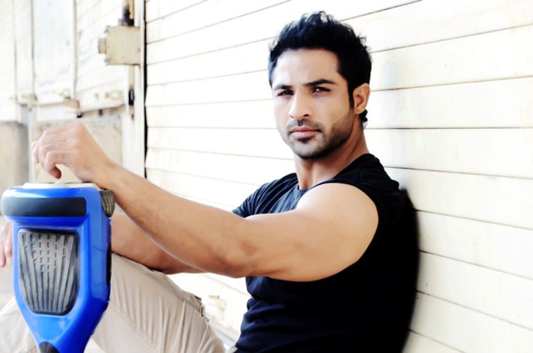 محمد ناظم يوف راج مالهوترا يكشف عن أمنيته في العام الجديد