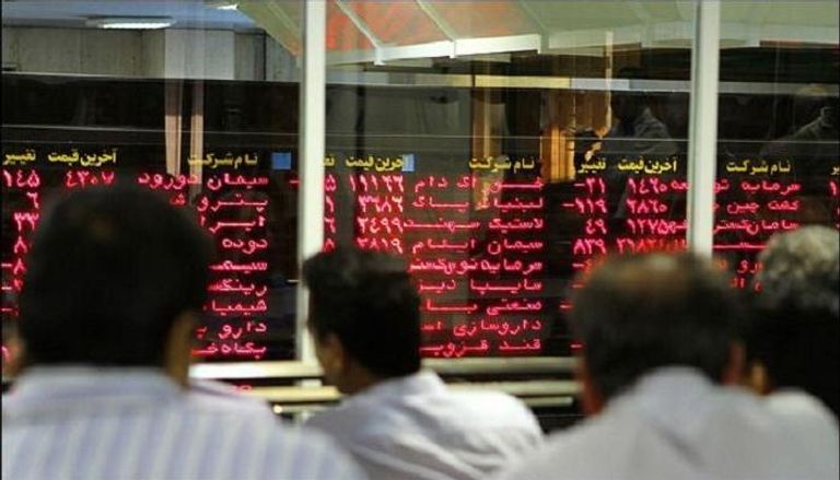 شاشات بورصة طهران حمراء بعد خسائر الأسهم