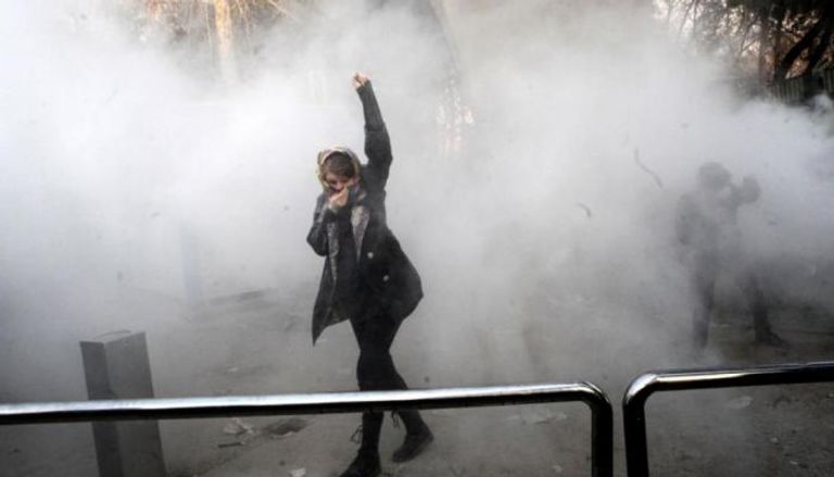 الشرطة الإيرانية تقمع انتفاضة الفقراء بالقوة