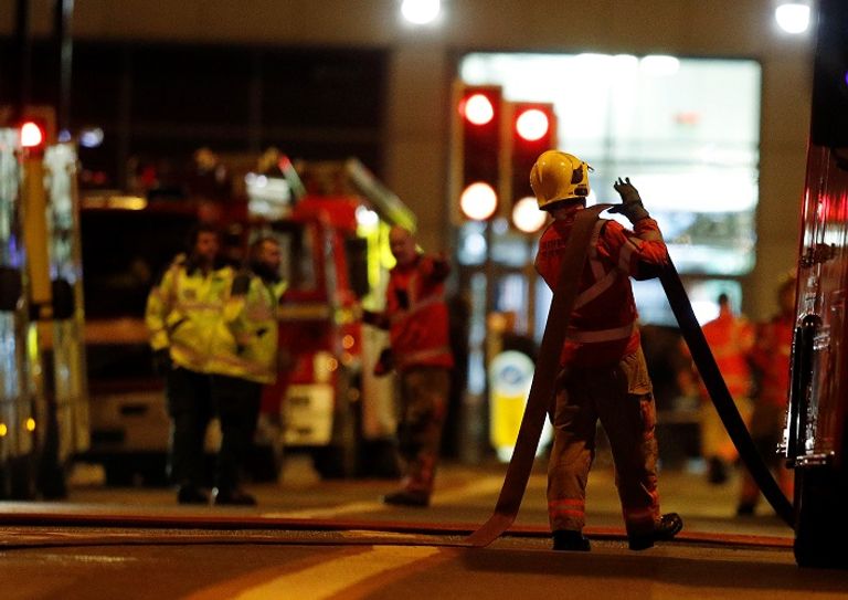 رجال الإطفاء خلال محاولة إخماد الحريق رجال الإطفاء خلال محاولة إخماد الحريق - أ. ف. ب