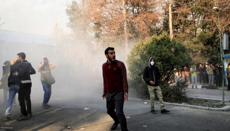 احتجاجات إيران امتدت إلى أكثر من 60 مدينة