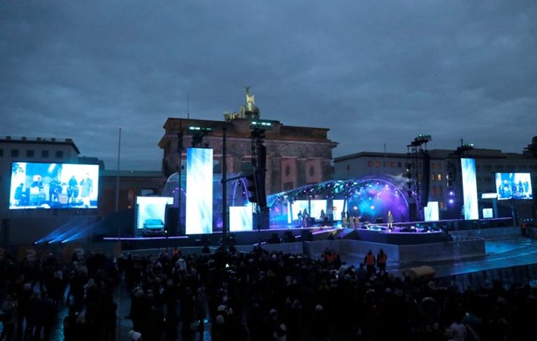  استعدادات الاحتفال في ألمانيا أمام بوابة براندنبرغ في برلين