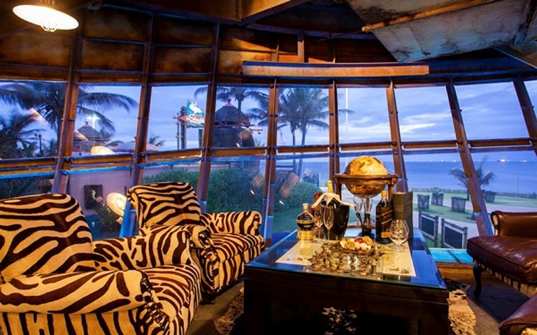 هل تود تجربة تناول الطعام تحت سطح الماء؟