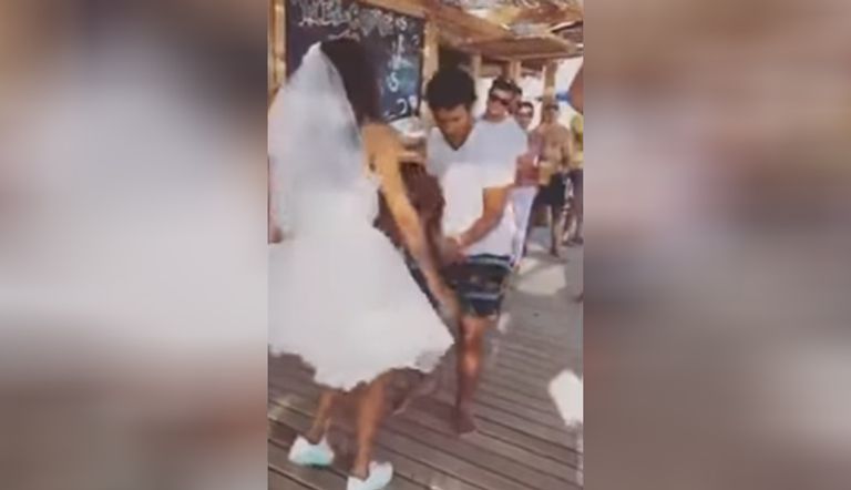 فرح تحت الماء لعروسين بمصر