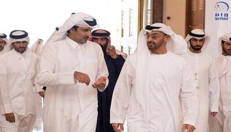 محمد بن زايد يبحث مع أمير دولة قطر تعزيز التعاون الأخوي