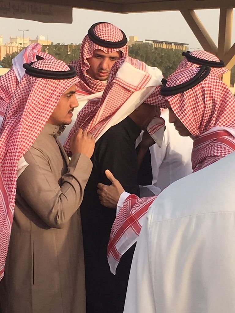 القصبي يتلقى العزاء في والده