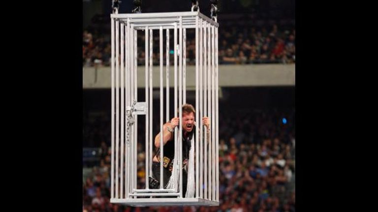 أوينز يقفز للهبوط على رينز