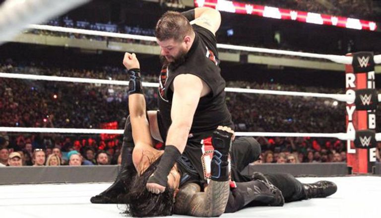 أوينز يقفز للهبوط على رينز