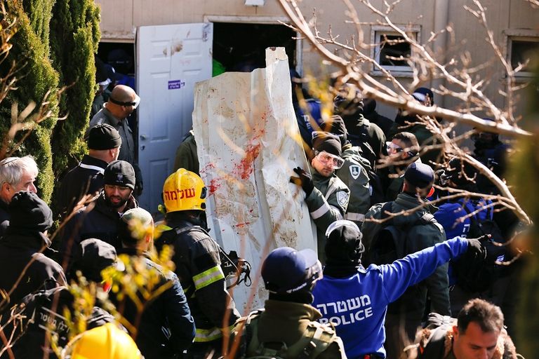 مستوطنة ترفض مغادرة عمونا