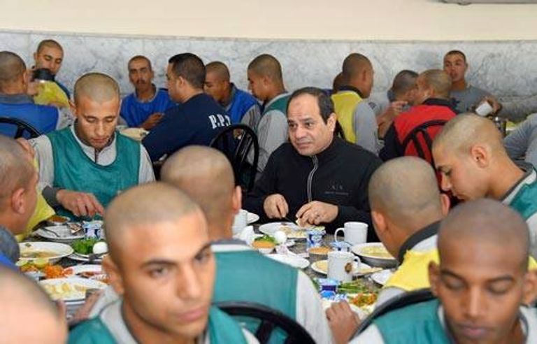 السيسي يشارك طلبة الكلية الحربية رياضة الدراجات