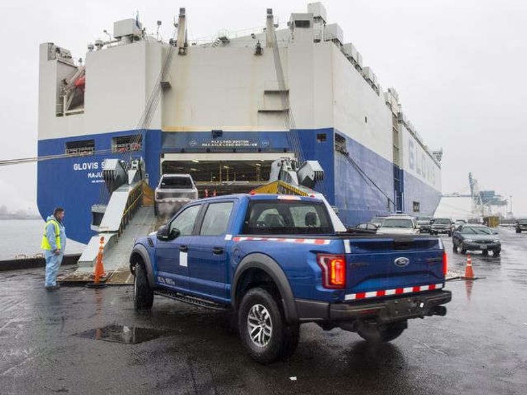 أولى شحنات فورد إلى الصين
