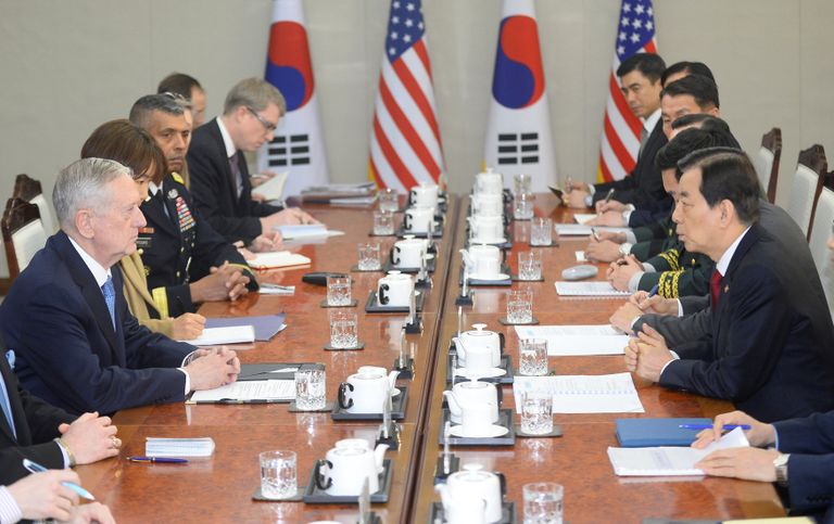 جيمس ماتيس أثناء مؤتمر صحفي في كوريا الجنوبية