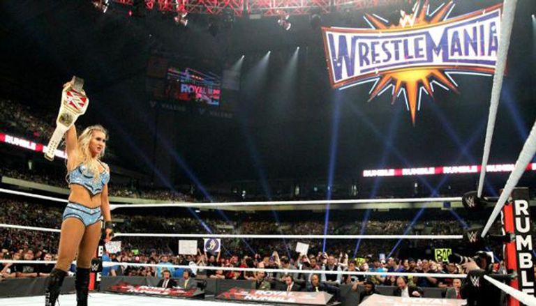 سينا يفوز ببطولة WWE