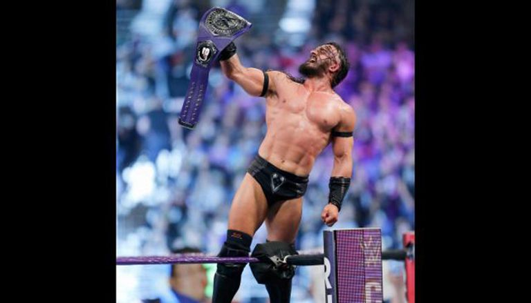 سينا يفوز ببطولة WWE