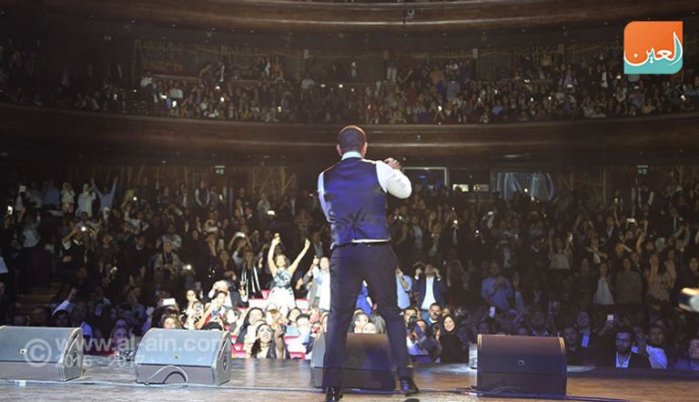 أولى حفلات عمرو دياب في أوبرا دبي