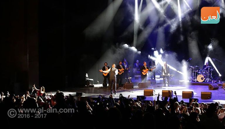 أولى حفلات عمرو دياب في أوبرا دبي