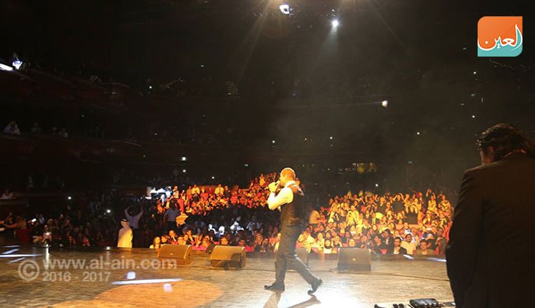 أولى حفلات عمرو دياب في أوبرا دبي
