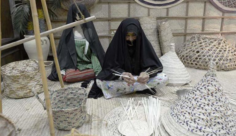 - من جولة داخل مركز الصناعات الحرفية والتراثية بمقر الاتحاد النسائي العام