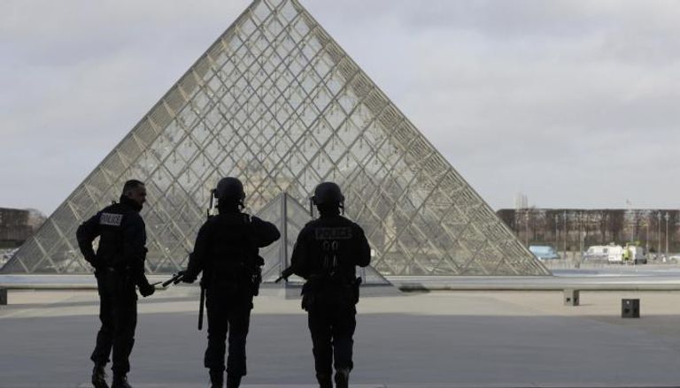 متحف االوفر موقع حادث متحف اللوفر