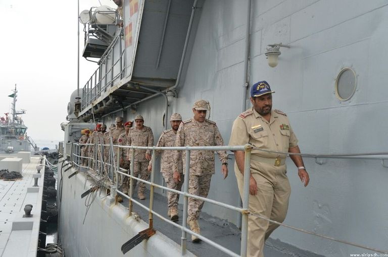 الفرقاطة السعودية خلال دخولها ميناء جدة