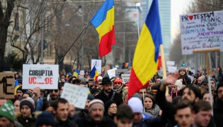 المظاهرات اجتاحت رومانيا لإلغاء القرار الحكومي 