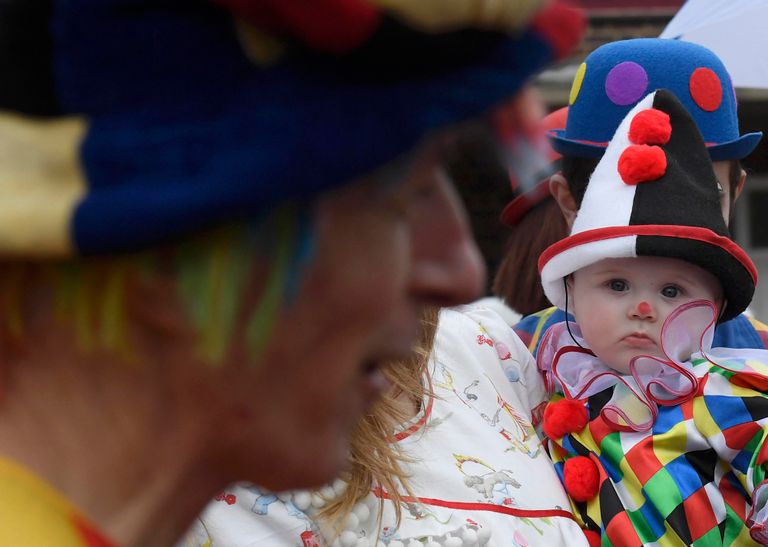 مهرجون يتجمعون في كنيسة بلندن لإحياء ذكرى أشهر مهرج بريطاني- رويترز