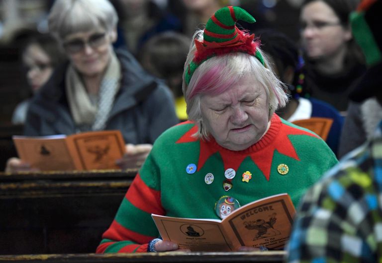 مهرجون يتجمعون في كنيسة بلندن لإحياء ذكرى أشهر مهرج بريطاني- رويترز