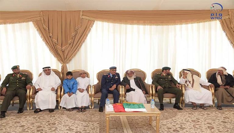 وفد القوات المسلحة الإماراتية يعزي في شهداء الواجب