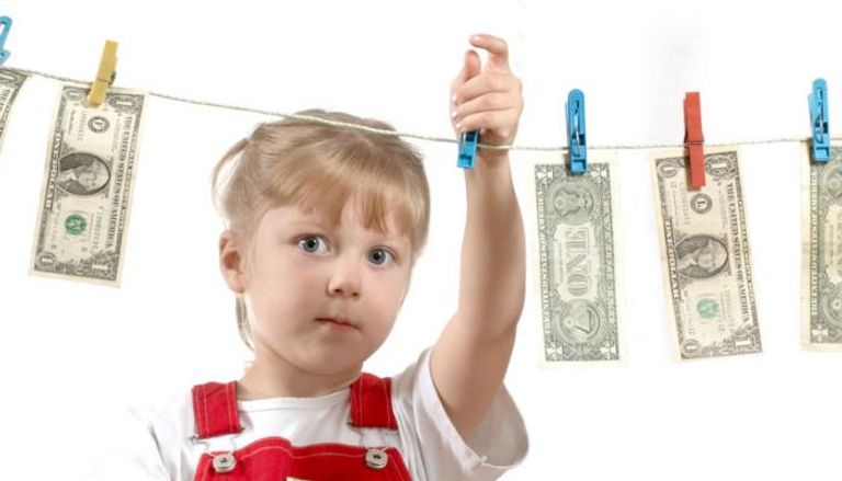 كيف تعلم طفلك إدارة المال؟