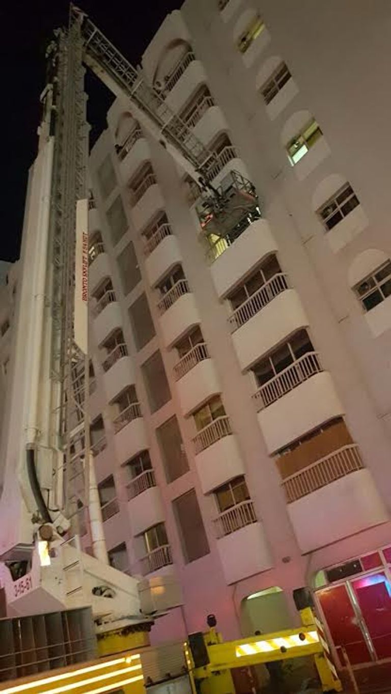 الدفاع المدني بالشارقة