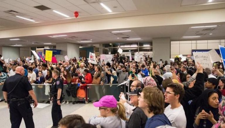 احتجاج في مطار دالاس فورت الدولي الأمريكي ضد حظر ترامب