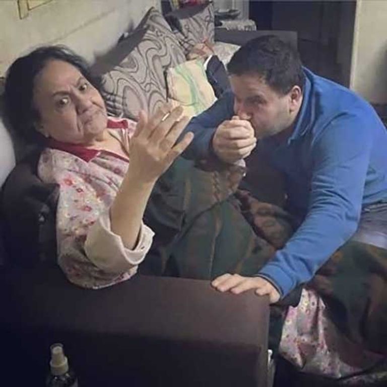 والدة الفنان إدوارد