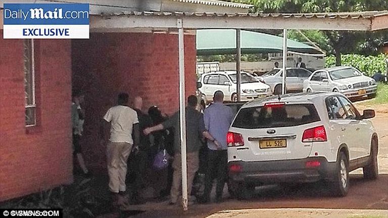 مادونا مع طفلتها المتبناة ميرسي جيمس