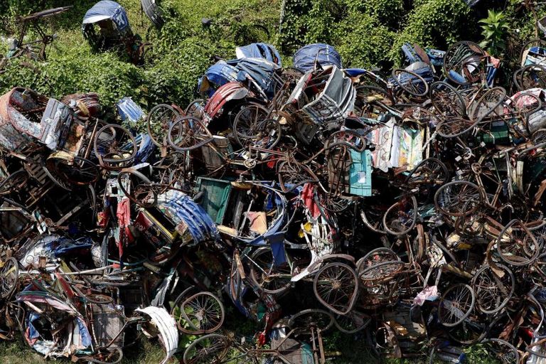 المنتجات المهجورة يأكلها الصدأ