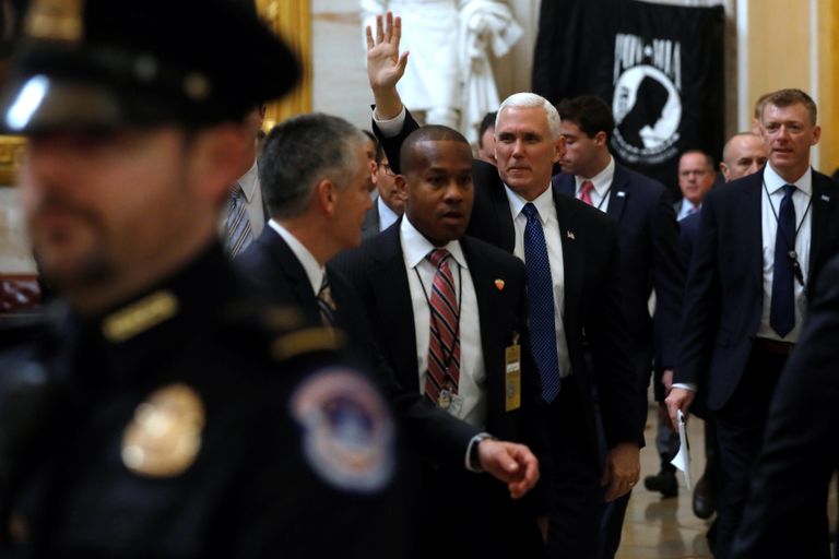 بيتسي ديفوس وزير التربية الأمريكية الجديدة أثناء جلسة "الشيوخ"- رويترز