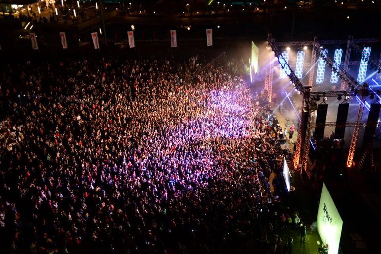 تامر حسني يضيء ليل شرم الشيخ