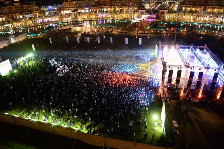 تامر حسني يضيء ليل شرم الشيخ