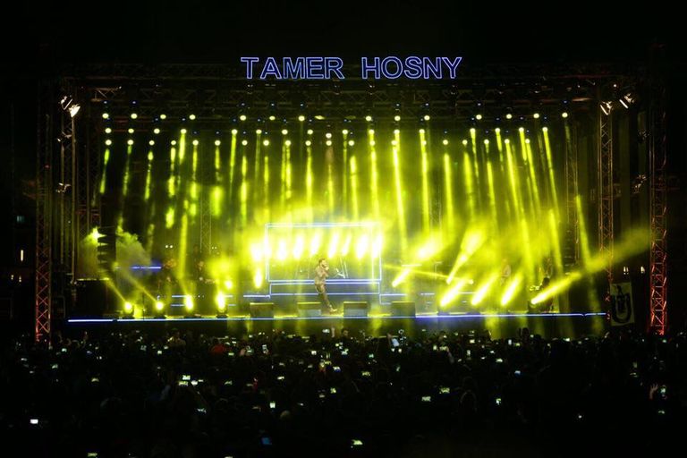 تامر حسني يضيء ليل شرم الشيخ