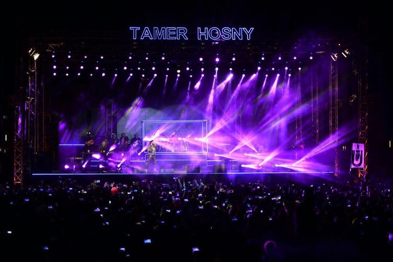 تامر حسني يضيء ليل شرم الشيخ