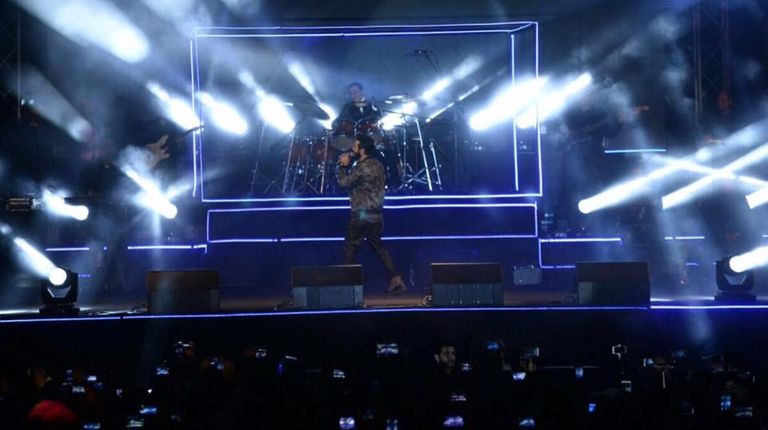 تامر حسني يضيء ليل شرم الشيخ