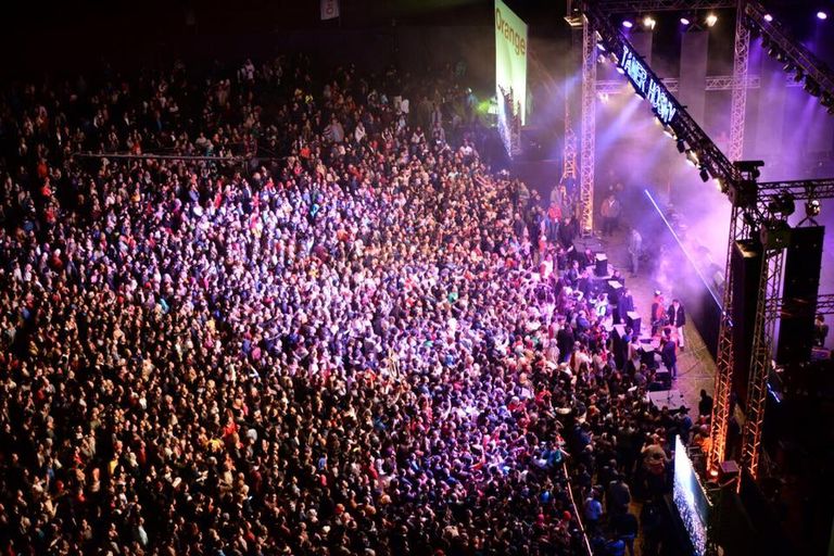 تامر حسني يضيء ليل شرم الشيخ