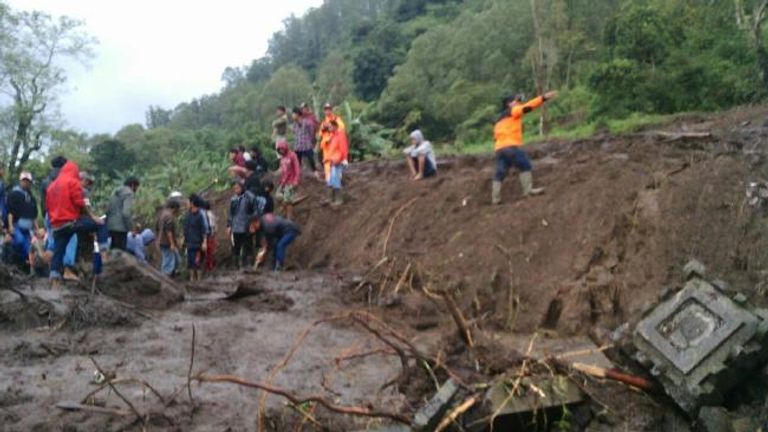 جانب من الخسائر في إندونيسيا