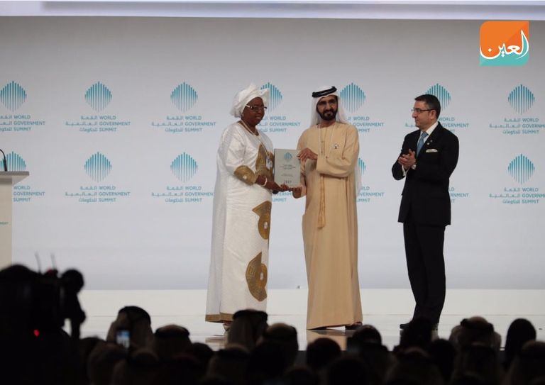 الشيخ محمد بن راشد آل مكتوم يكرم حواء ماري كول سك