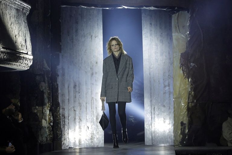 إحدى العارضات خلال أسبوع الموضة بنيويورك