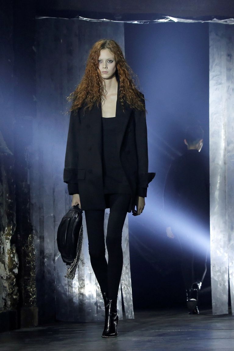 إحدى العارضات خلال أسبوع الموضة بنيويورك