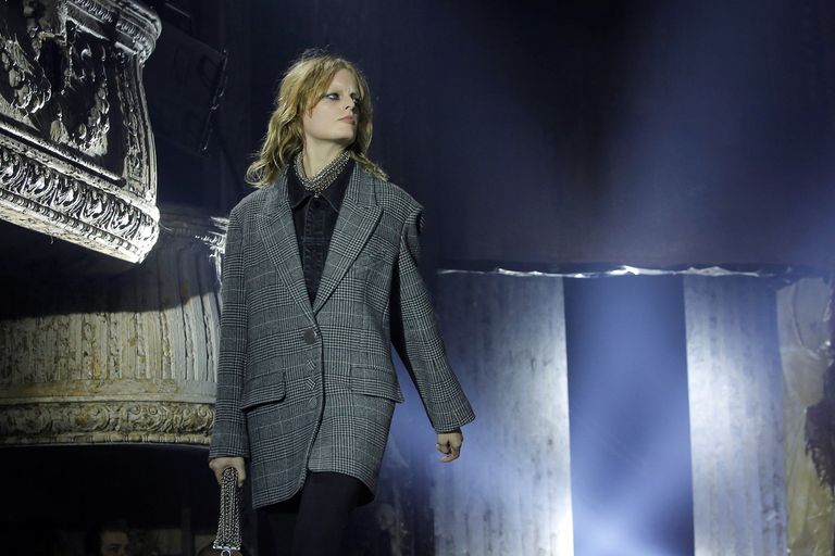 إحدى العارضات خلال أسبوع الموضة بنيويورك