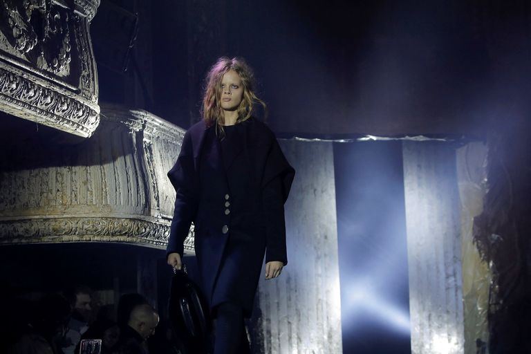 إحدى العارضات خلال أسبوع الموضة بنيويورك